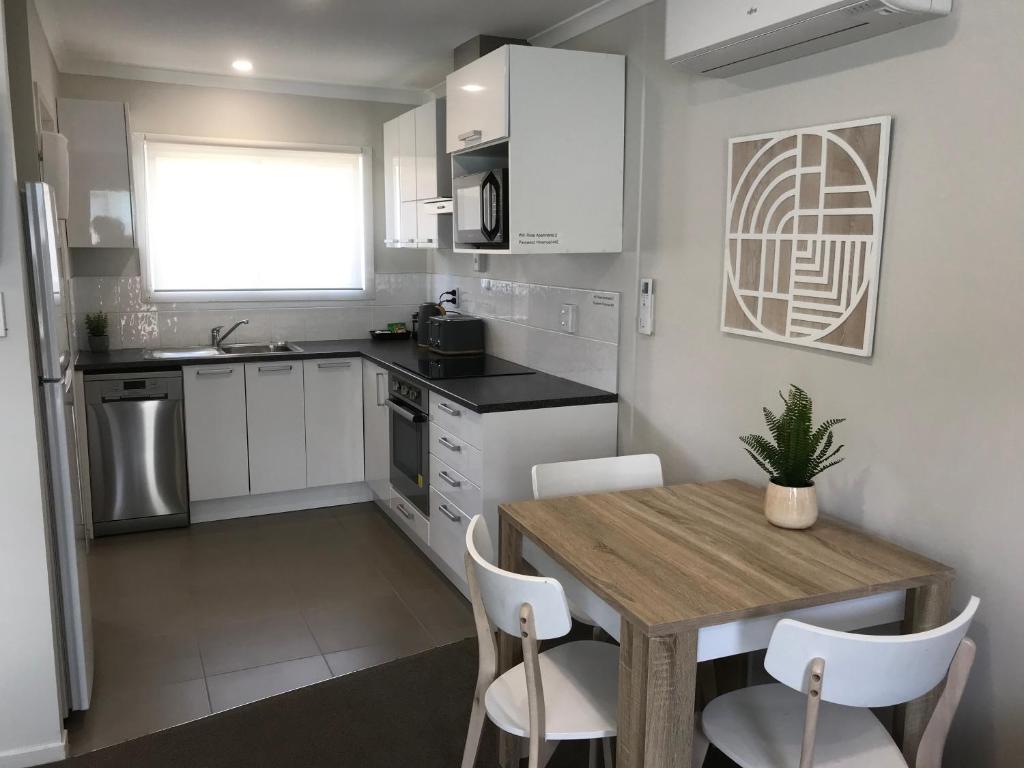 Rose Apartments Central Rotorua- Accommodation & Private Spa - Resim 11