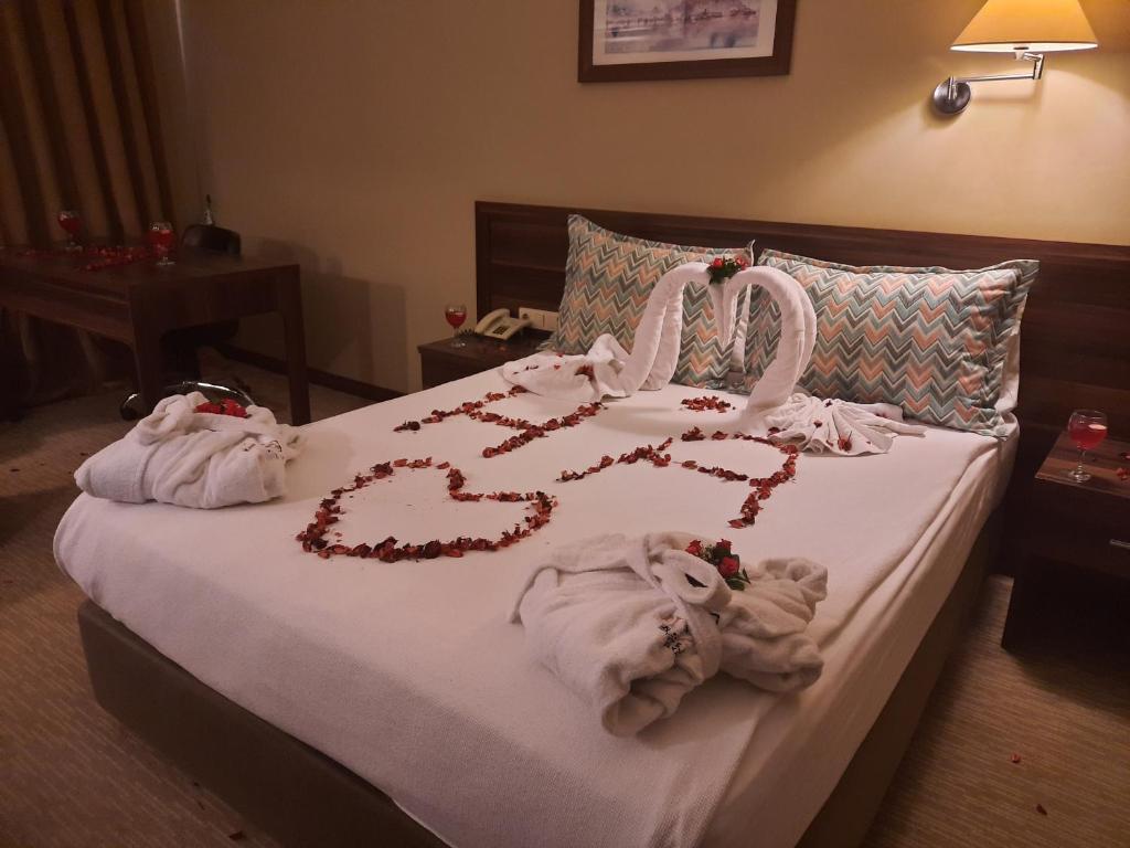 Postel nebo postele na pokoji v ubytování Plaza Hotel Diyarbakir