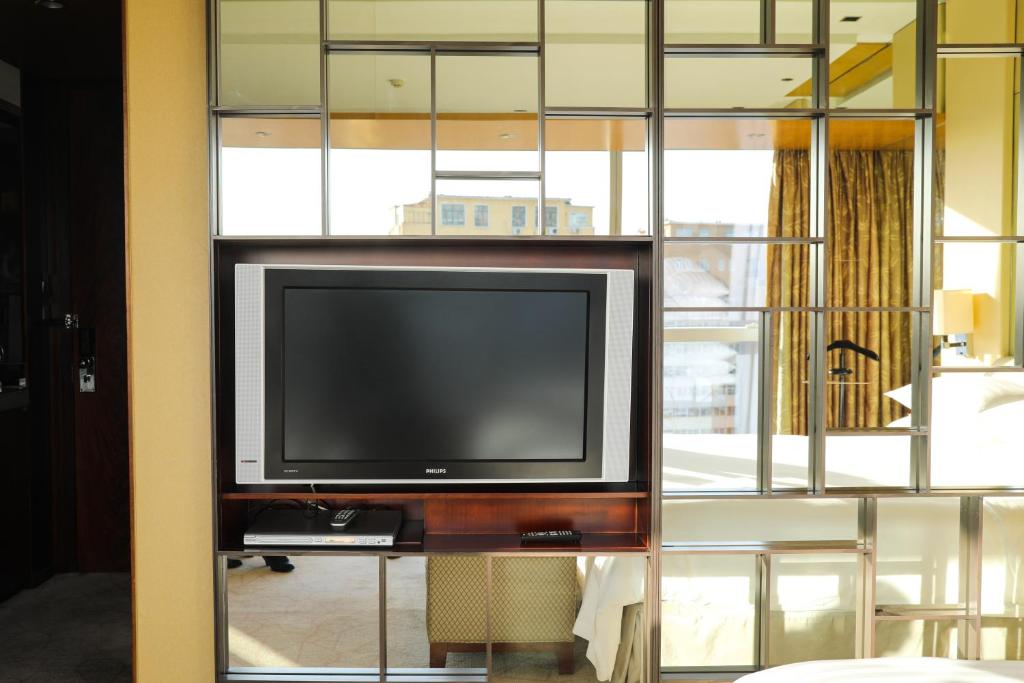 シャングリラ ホテル 北京にあるテレビまたはエンターテインメントセンター