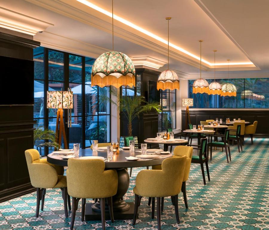 Posezení v ubytování The Connaught, New Delhi- IHCL SeleQtions