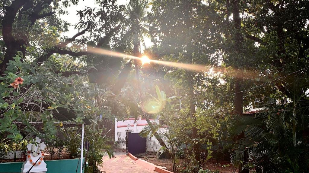 Zahrada ubytování Stan-Inn, North Goa, Vagator, with strong WIFI,free private parking & kitchen, Can Cook where you stay