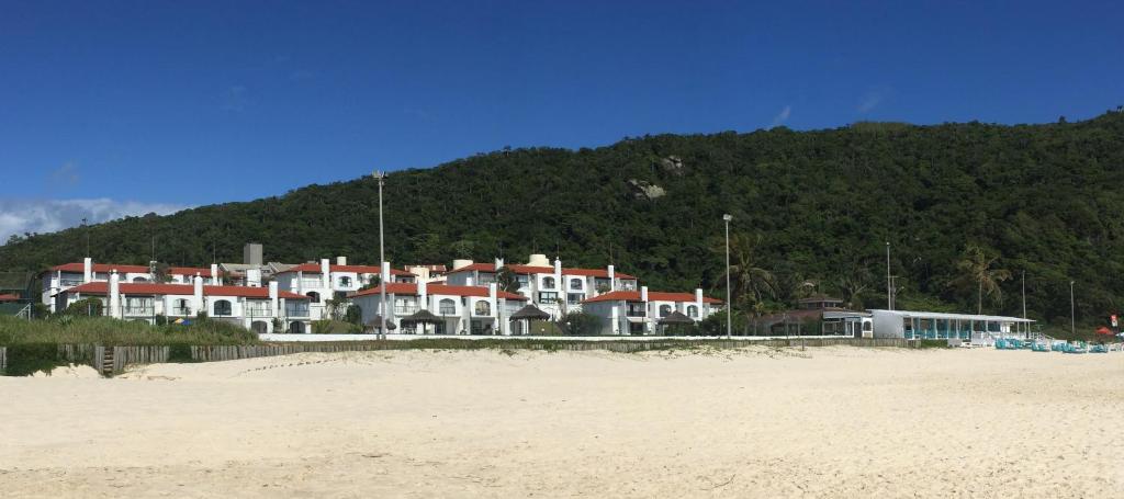  Duplex pé na areia Praia Brava