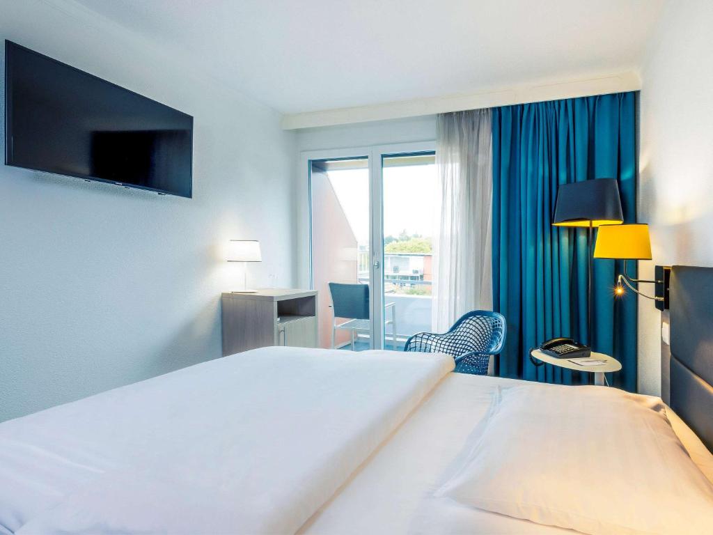 Postel nebo postele na pokoji v ubytování Mercure Lenzburg Krone