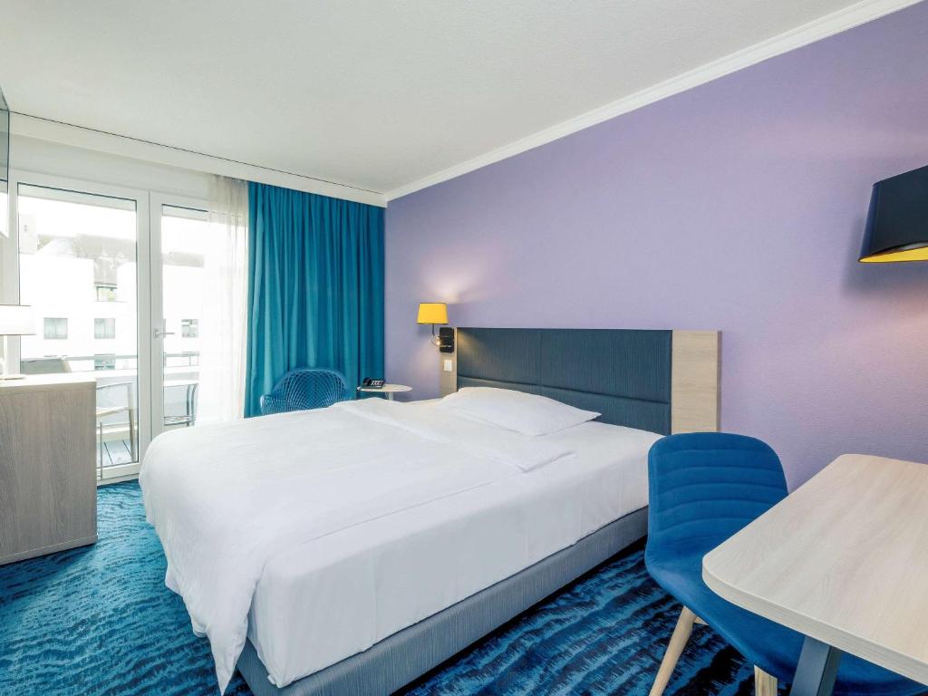 Postel nebo postele na pokoji v ubytování Mercure Lenzburg Krone