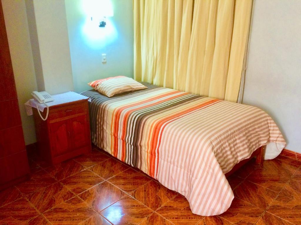 Postel nebo postele na pokoji v ubytování Hostal Residencial Lino