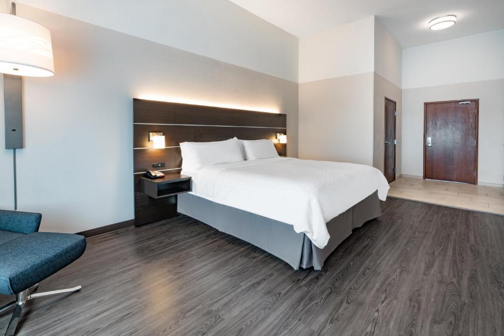 Holiday Inn Express & Suites Trinidad by IHG photo