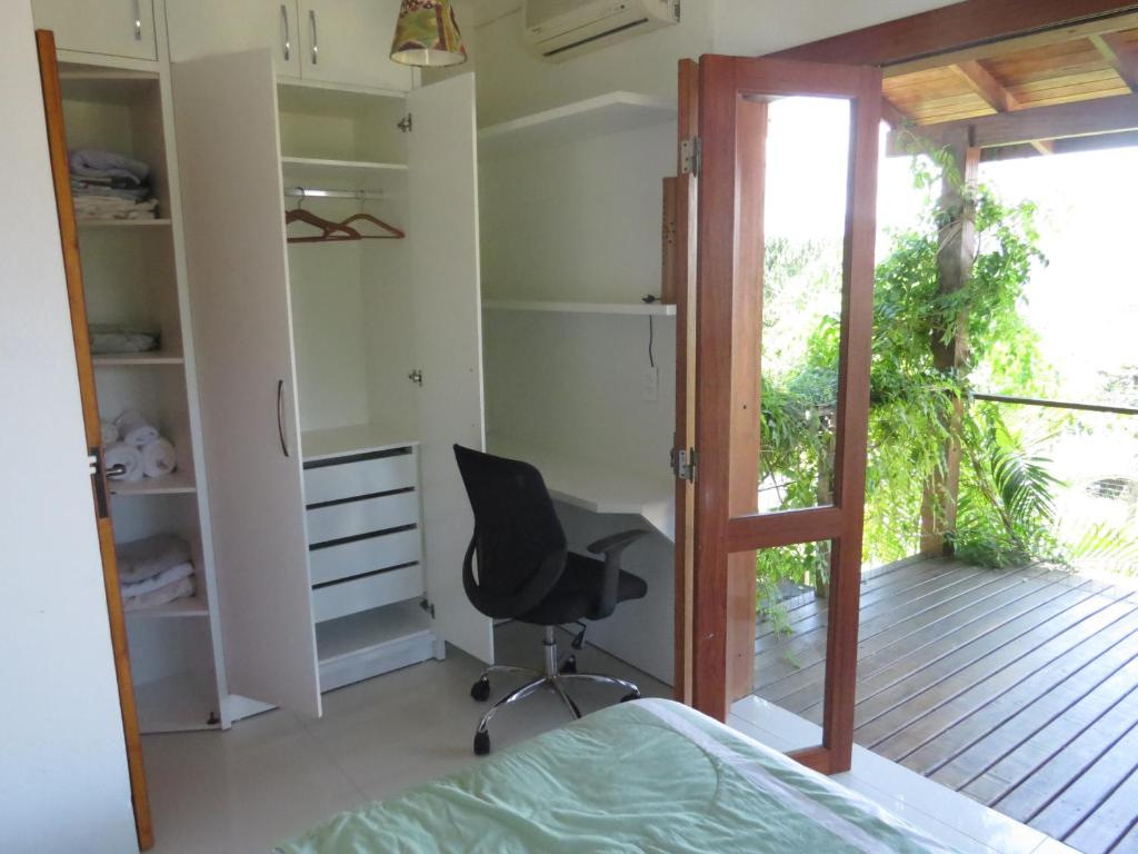  Casa com trilha pra praia e linda vista para Lagoa da Conceição