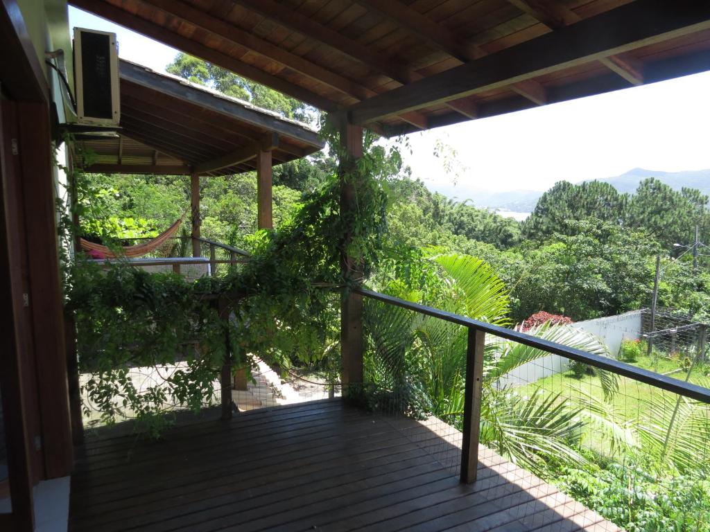  Casa com trilha pra praia e linda vista para Lagoa da Conceição