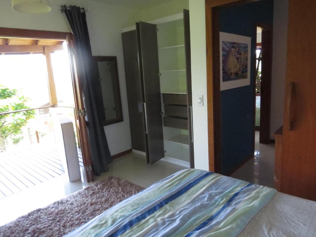  Casa com trilha pra praia e linda vista para Lagoa da Conceição