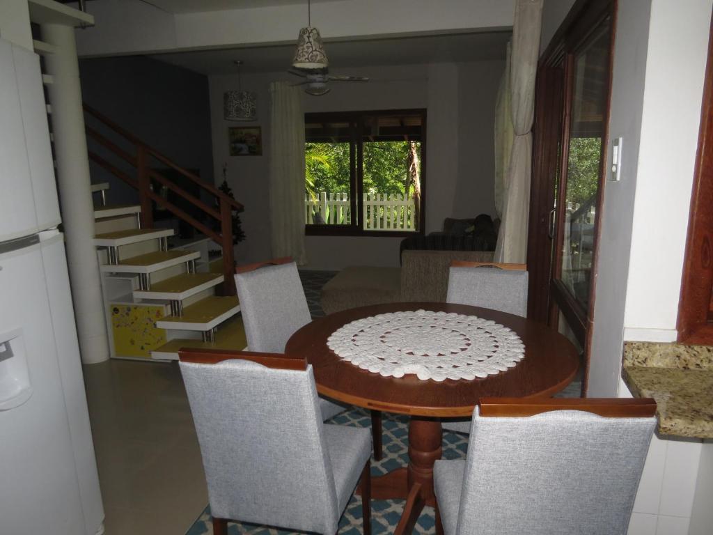  Casa com trilha pra praia e linda vista para Lagoa da Conceição