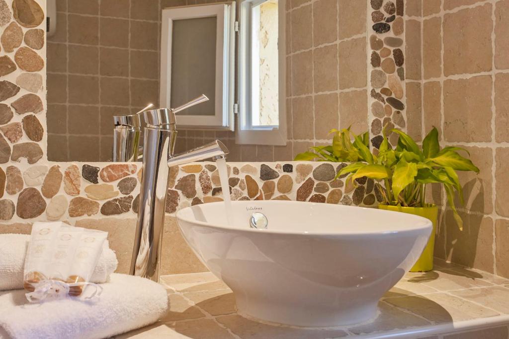 Koupelna v ubytování minivilla lilas indépendante à Calvi avec jardin et piscine jardin et bbq
