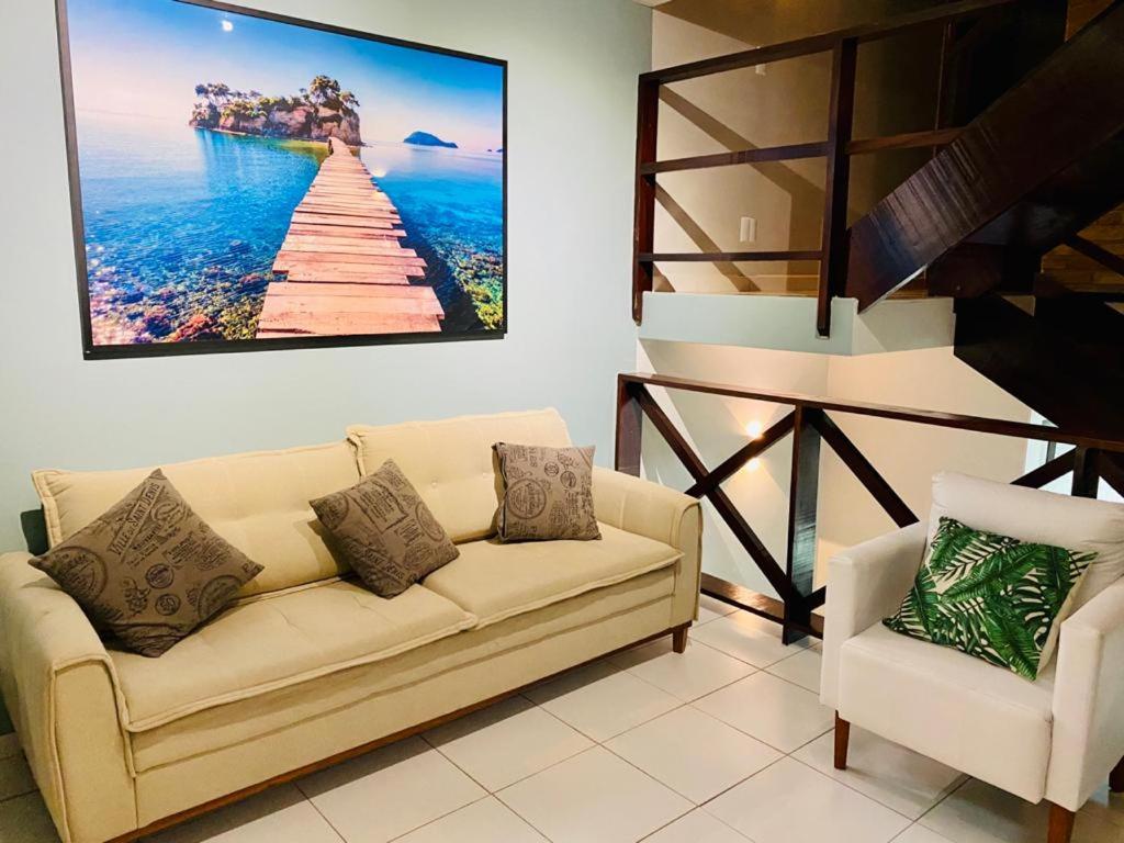  Apartamento C/ Piscina no Centro de Ubatuba