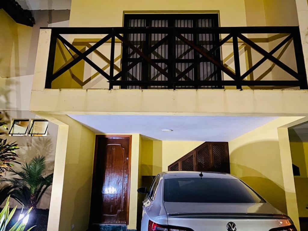  Apartamento C/ Piscina no Centro de Ubatuba