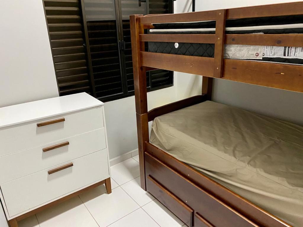  Apartamento C/ Piscina no Centro de Ubatuba