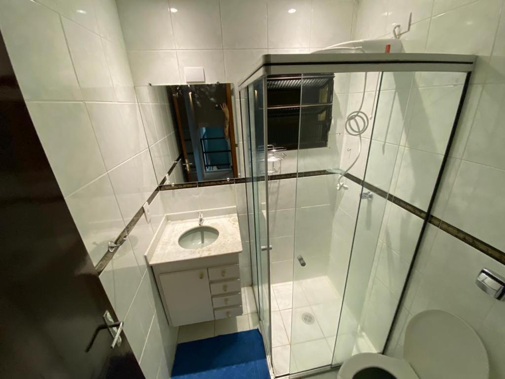  Apartamento C/ Piscina no Centro de Ubatuba