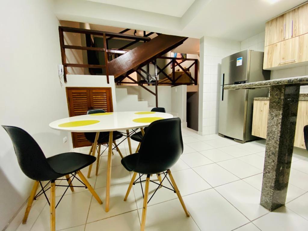  Apartamento C/ Piscina no Centro de Ubatuba