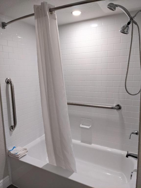 Inn on Destin Harbor, an Ascend Collection Hotel photo