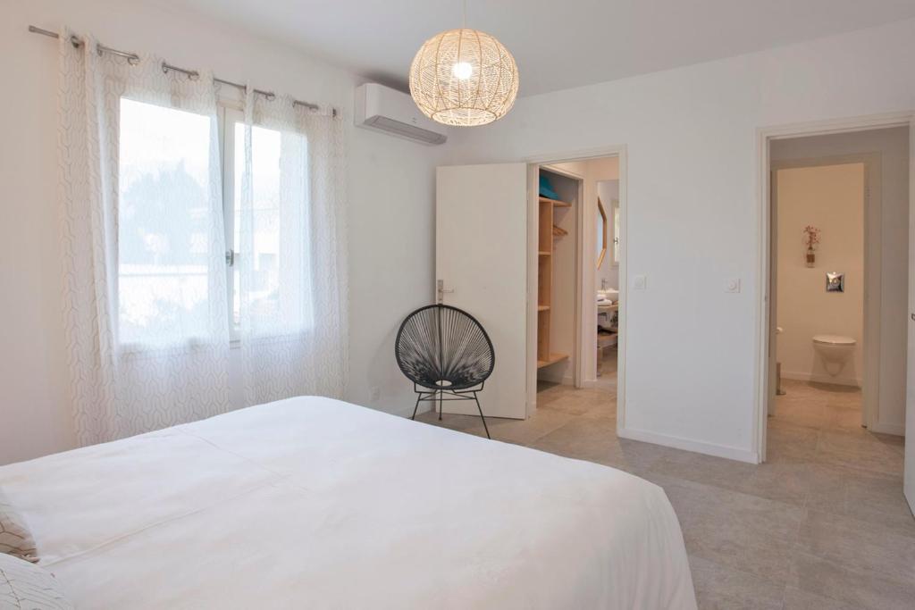 Postel nebo postele na pokoji v ubytování Palmier appartement de vacances 3 chambres piscine commune chauffée
