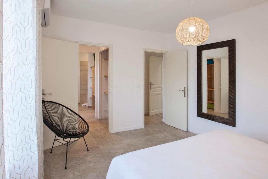 Postel nebo postele na pokoji v ubytování Palmier appartement de vacances 3 chambres piscine commune chauffée