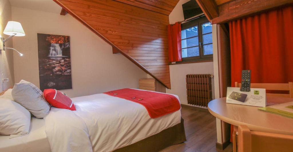Postel nebo postele na pokoji v ubytování Hôtel Aurélia