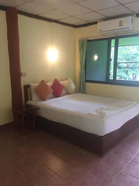 Letto o letti in una camera di Koh Ngai Resort