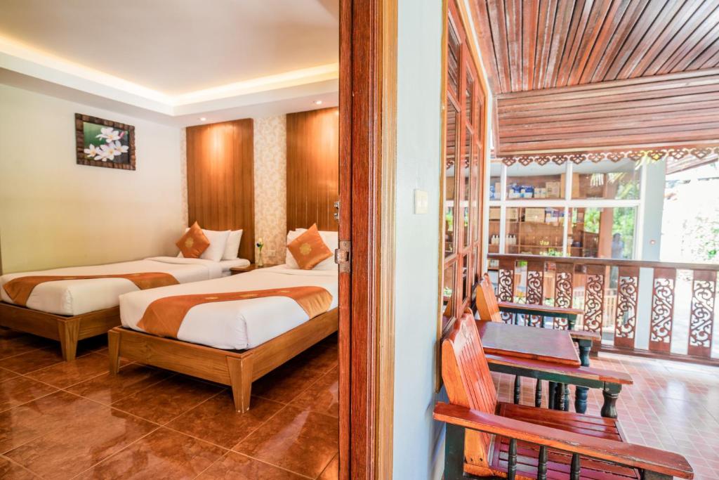Rúm í herbergi á Phi Phi Anita Resort