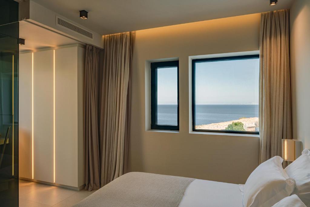 Postel nebo postele na pokoji v ubytování Milos Cove