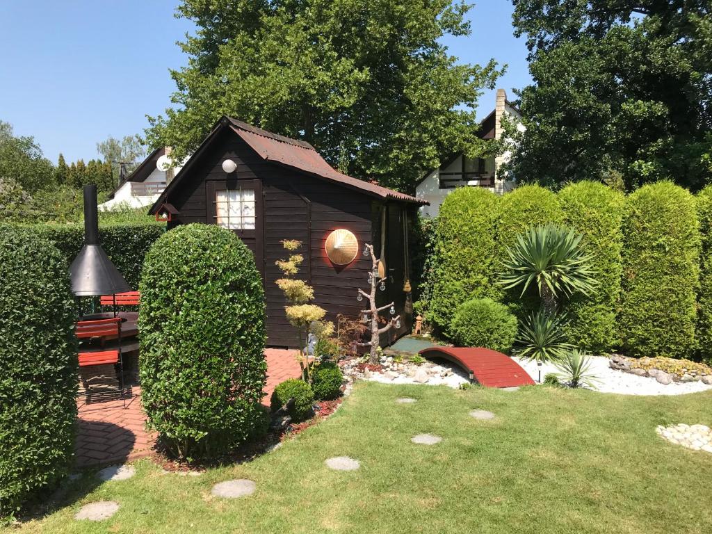Vonkajšia záhrada v ubytovaní Nyaraló Japánkerttel - Apartment with Japanese Garden