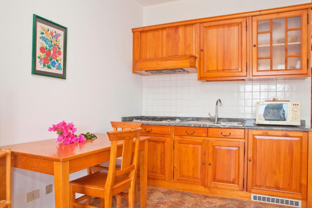 Kuchyň nebo kuchyňský kout v ubytování Residence Hotel Baia Portinenti