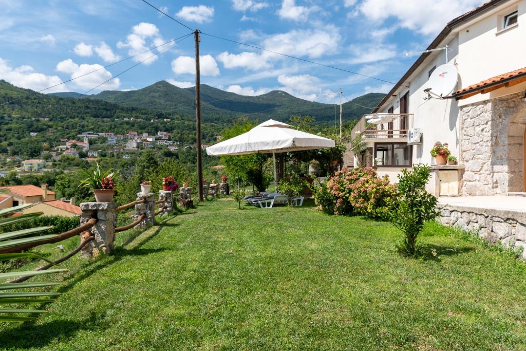 Widok na góry z tego apartamentu