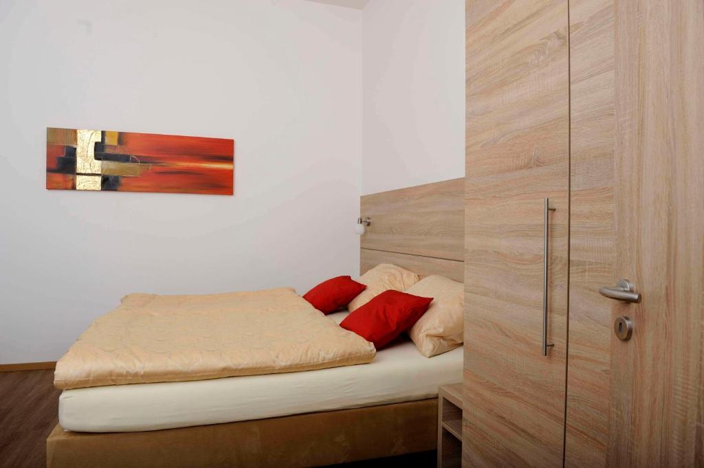 Postel nebo postele na pokoji v ubytování Das Falk Apartmenthaus