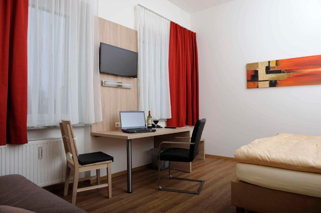 TV a/nebo společenská místnost v ubytování Das Falk Apartmenthaus
