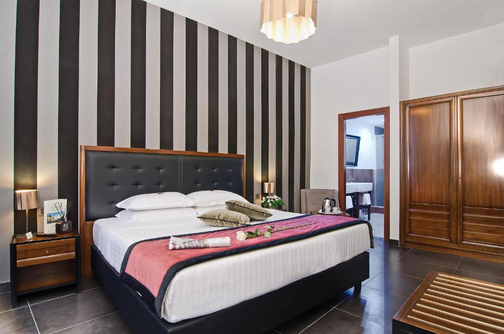 Posteľ alebo postele v izbe v ubytovaní Navona Colors Hotel