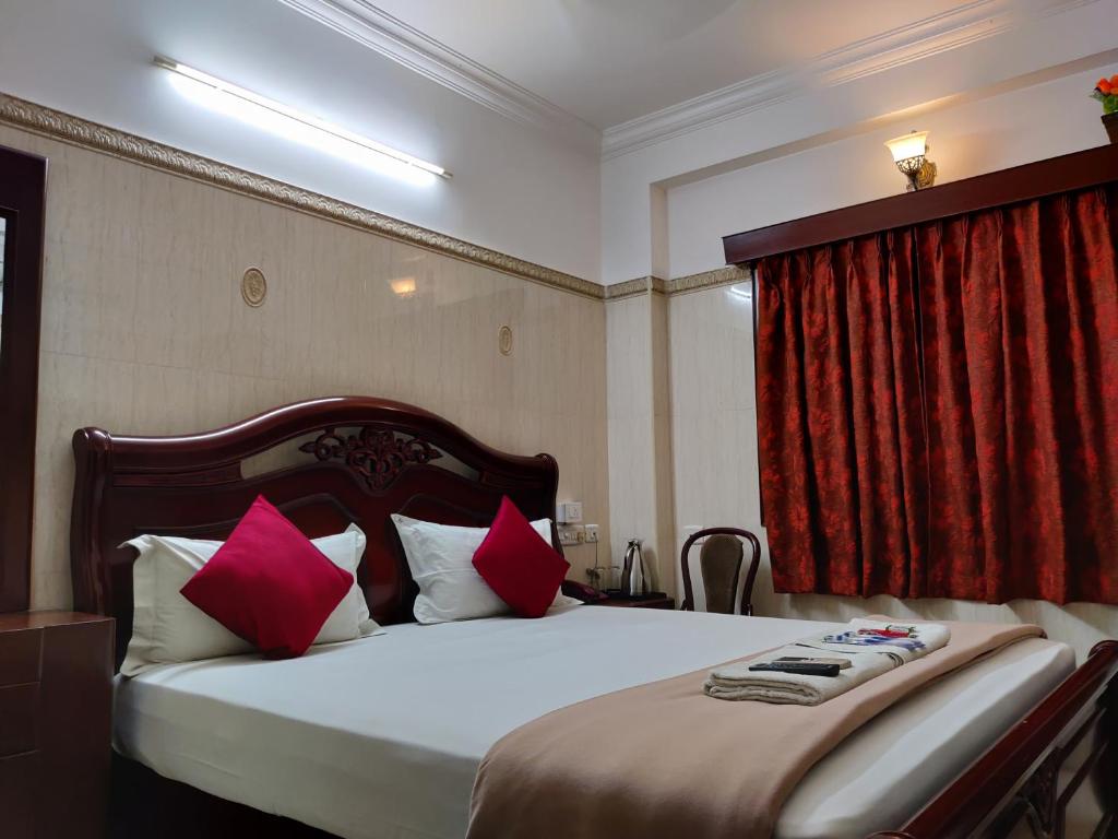 Postel nebo postele na pokoji v ubytování Grand View Residency Chennai