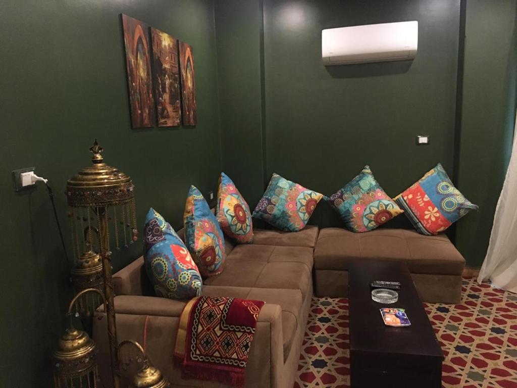 Posezení v ubytování Omar Elkhaiam Hotel