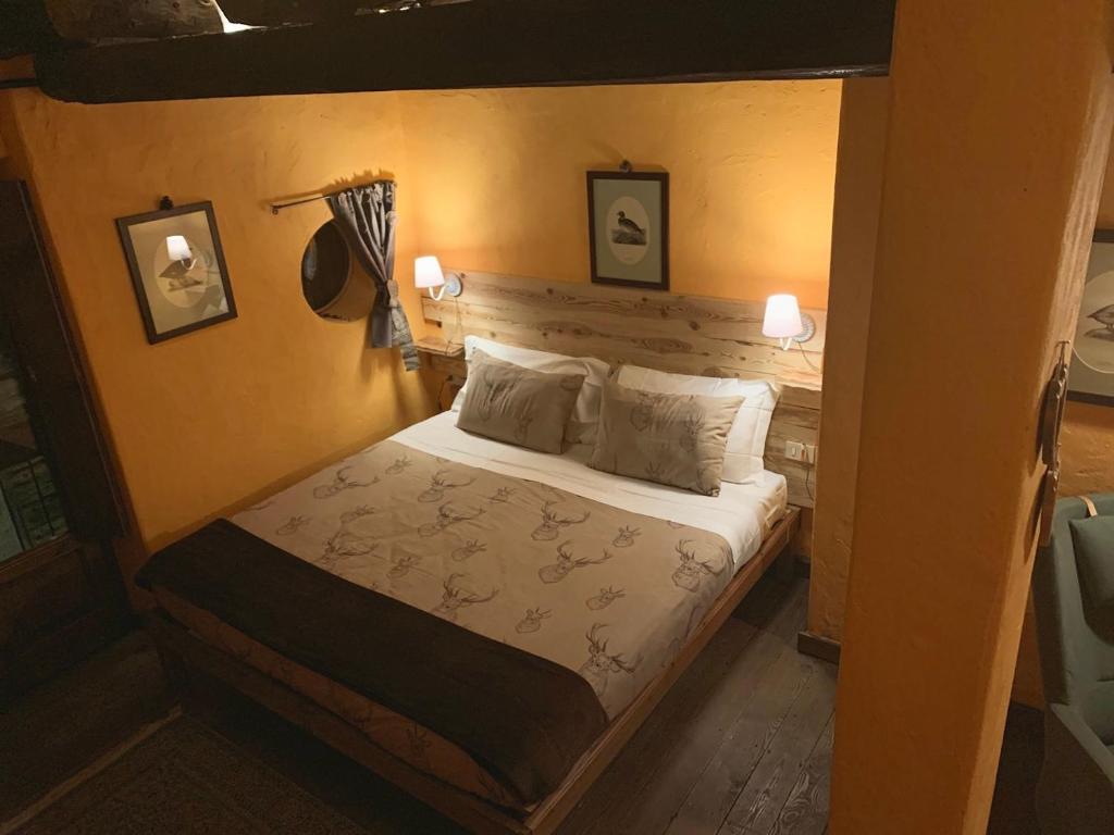 Łóżko lub łóżka w pokoju w obiekcie Locanda Allevè Hotel Ristorante