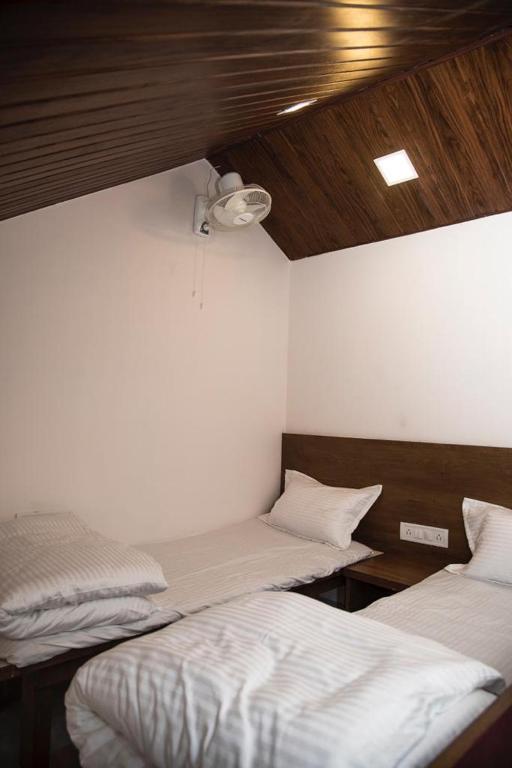 Postel nebo postele na pokoji v ubytování Stone shelter