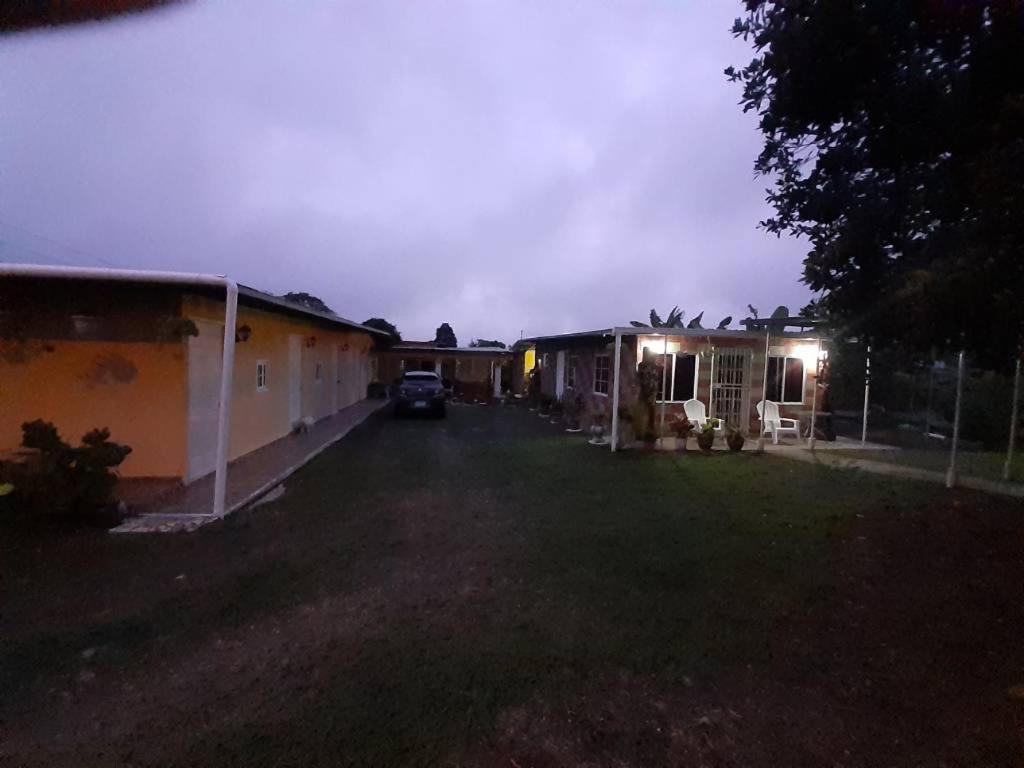 Budova, kde se kapslový hotel nachází