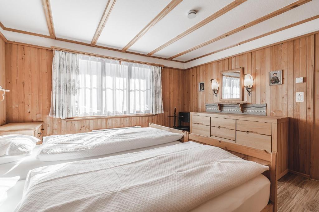 Postel nebo postele na pokoji v ubytování Chalet Sunna Höckli - Pistennah und Ruhig mit Panoramablick