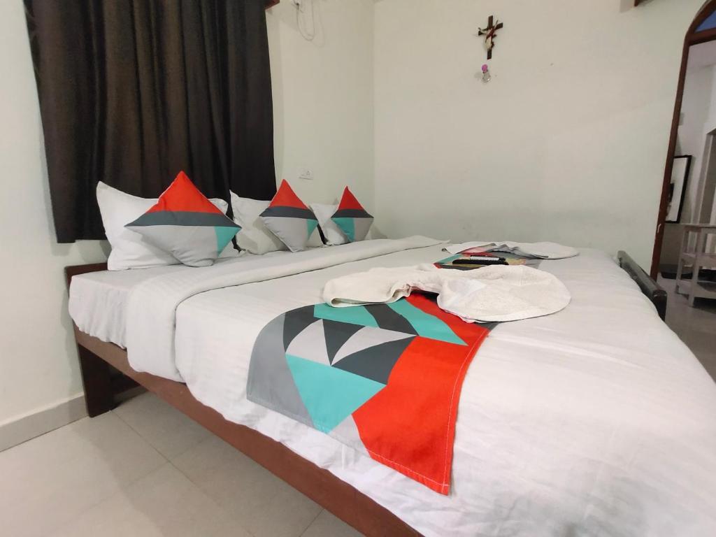 Postel nebo postele na pokoji v ubytování RJ14 Accommodations at Baga Beach