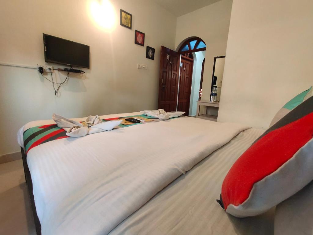 Postel nebo postele na pokoji v ubytování RJ14 Accommodations at Baga Beach