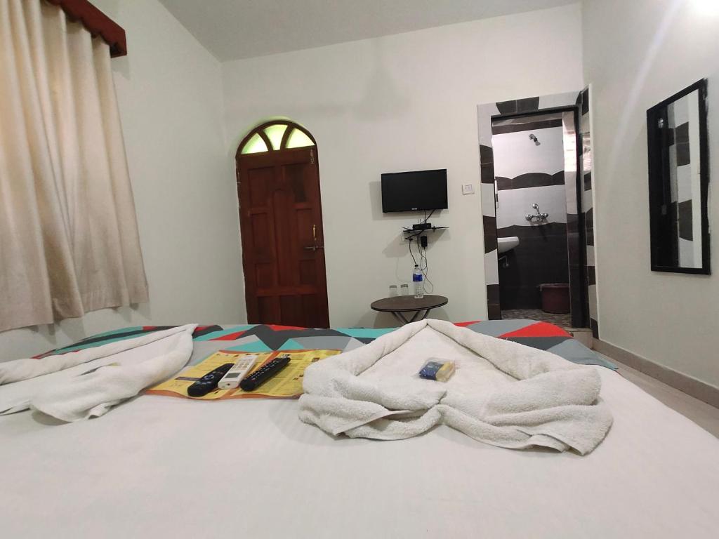 Postel nebo postele na pokoji v ubytování RJ14 Accommodations at Baga Beach