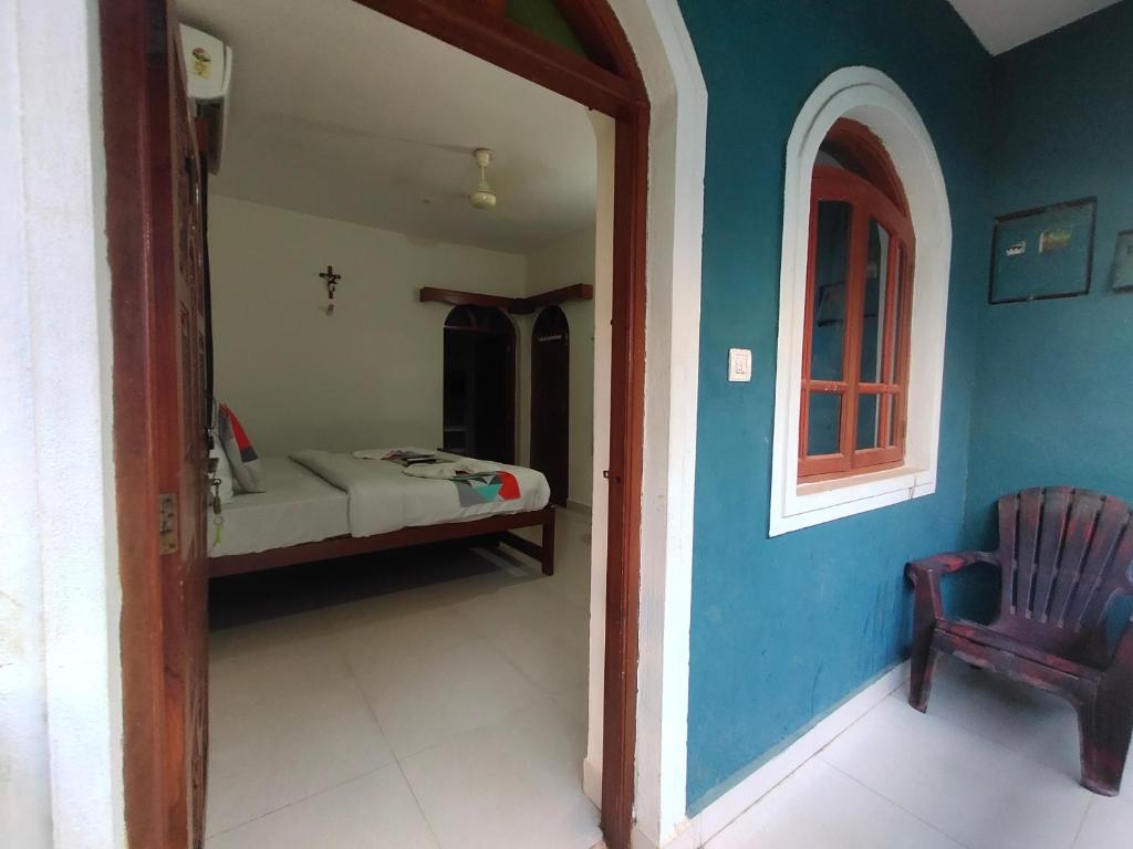 Postel nebo postele na pokoji v ubytování RJ14 Accommodations at Baga Beach