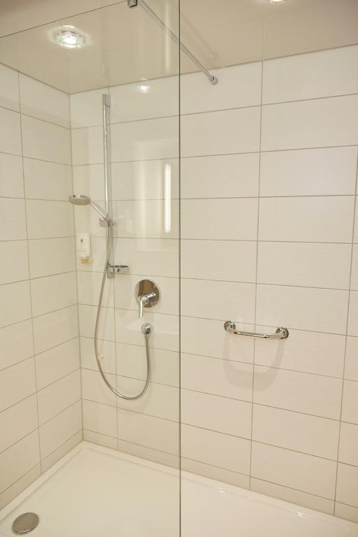 Koupelna v ubytování Flair Hotel Weinstube Lochner