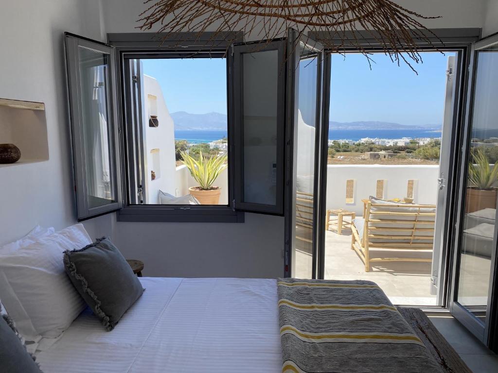 Balkón nebo terasa v ubytování Villa Ypsilon Naxos - luxury holiday house with amazing sea view & private pool