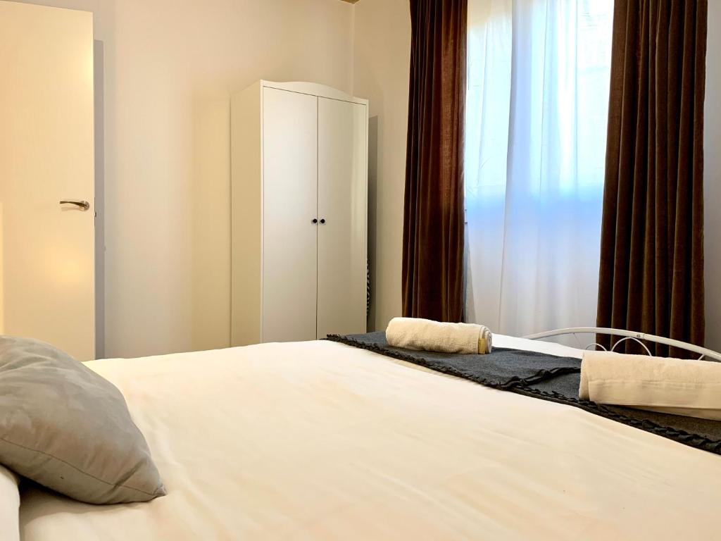 Postel nebo postele na pokoji v ubytování Vila Badalona