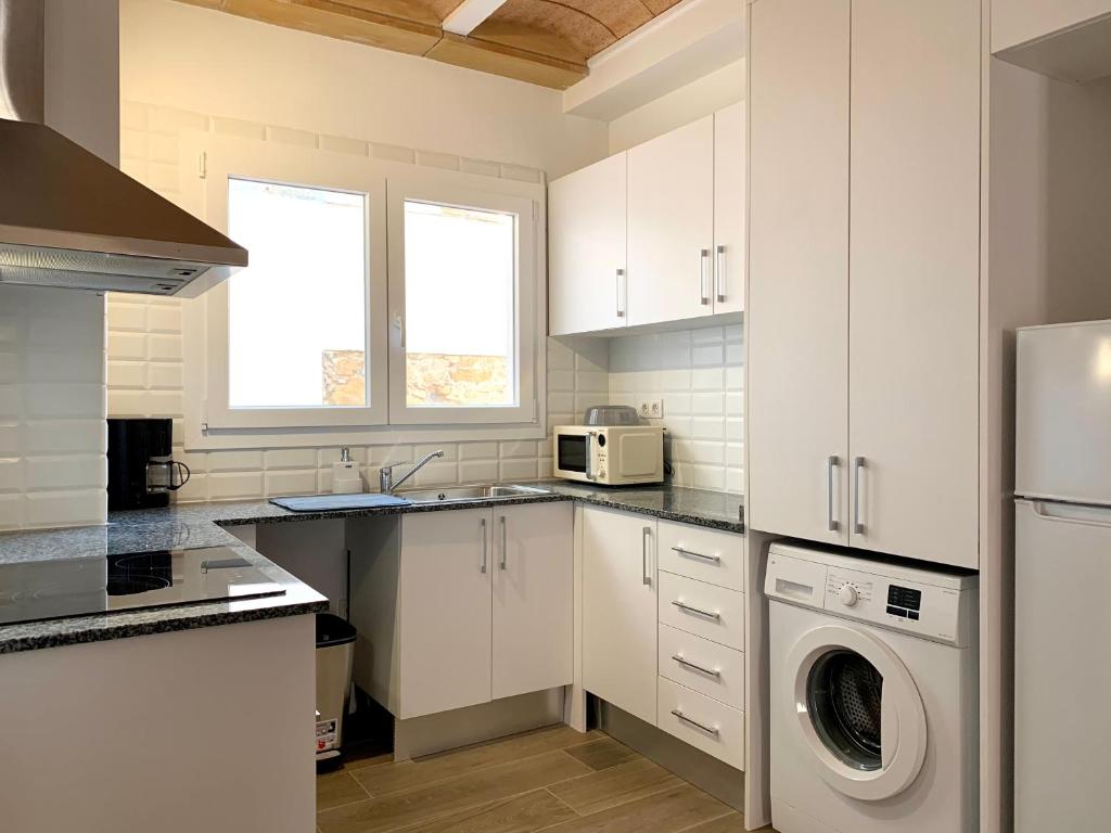 Kuchyň nebo kuchyňský kout v ubytování Vila Badalona