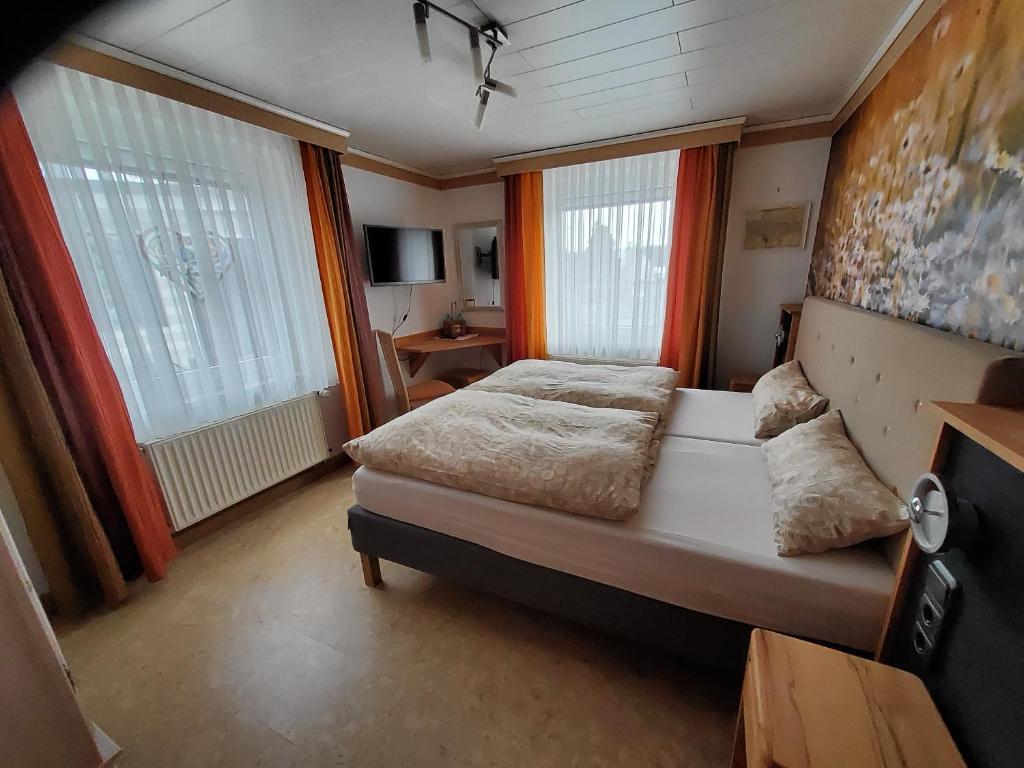 Postel nebo postele na pokoji v ubytování B & B Gästehaus Schmidt