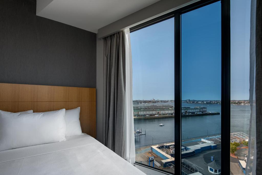 Hyatt Place Boston/Seaport District - Room King Con Sofá Cama Y Vista Al Puerto