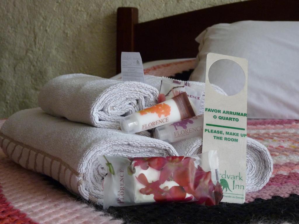 Uma cama ou camas num quarto em Aardvark Inn Pousada